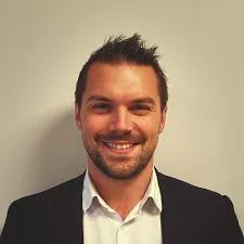 Portrait de Corentin Langlais, fondateur d'ESN devenu DSI, accompagné par Haute Voix